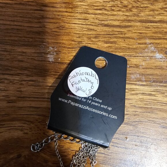 💥Final Price! NWT Yellow Paparazzi necklace and earring set - Picture 8 of 9